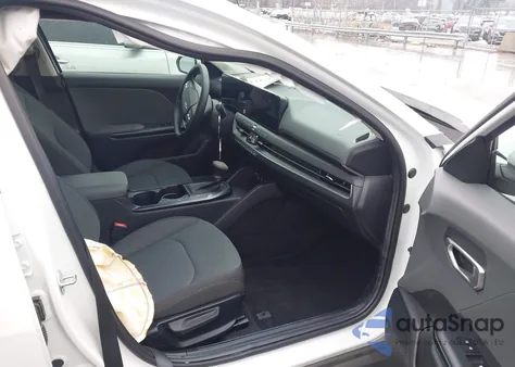 2025 Kia K4 Lxs z USA, uszkodzony, nr VIN 3KPFT4DE7SE095939